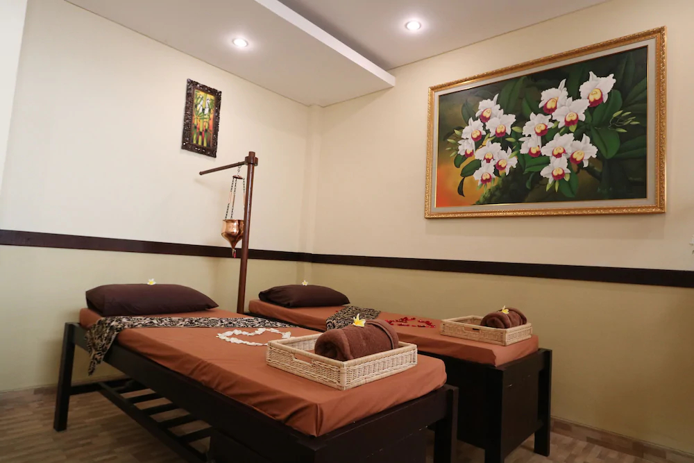 Royal Orchid Lodge
