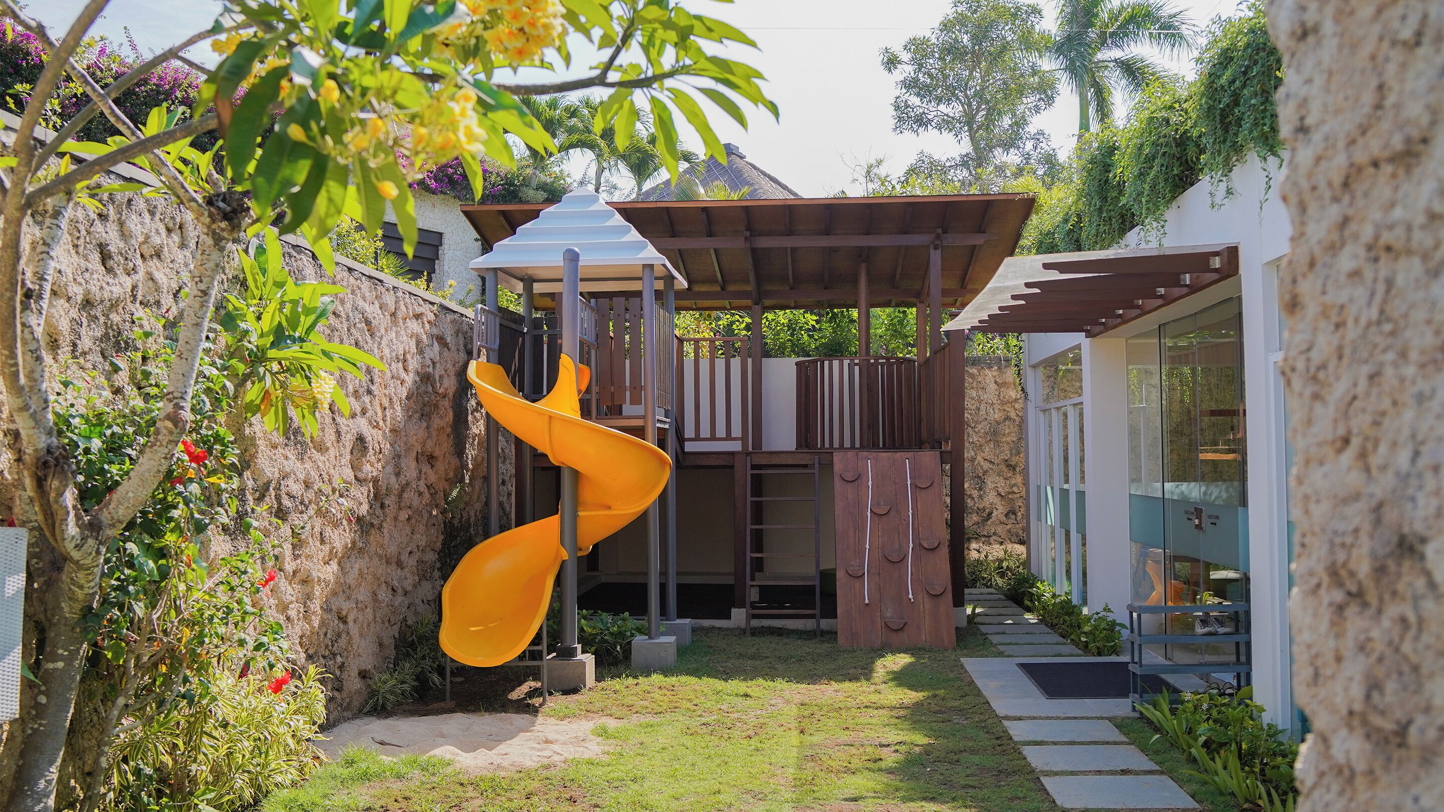 Samabe Bali Suites & Villas