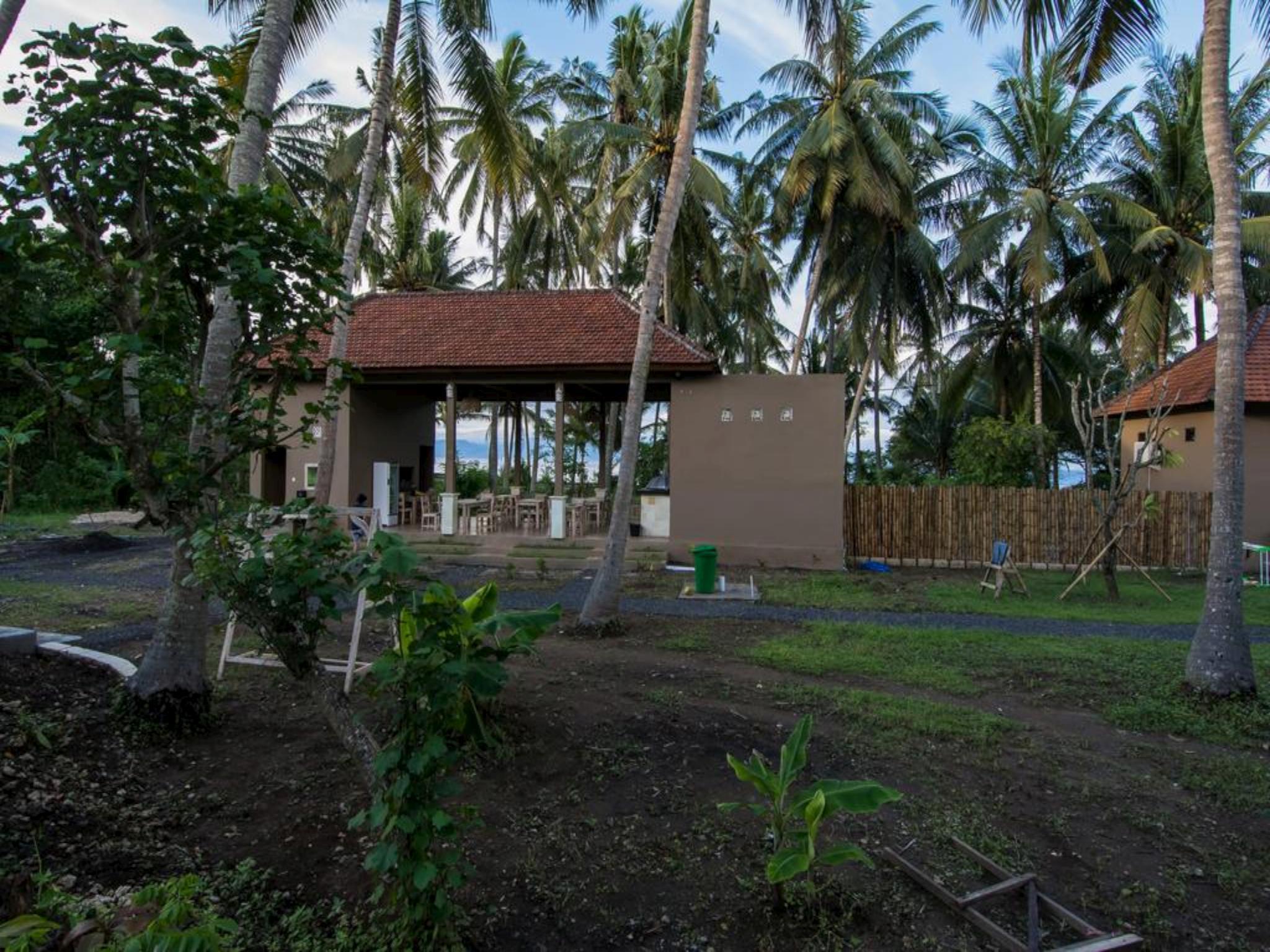 Apit Lawang Villas & Resto