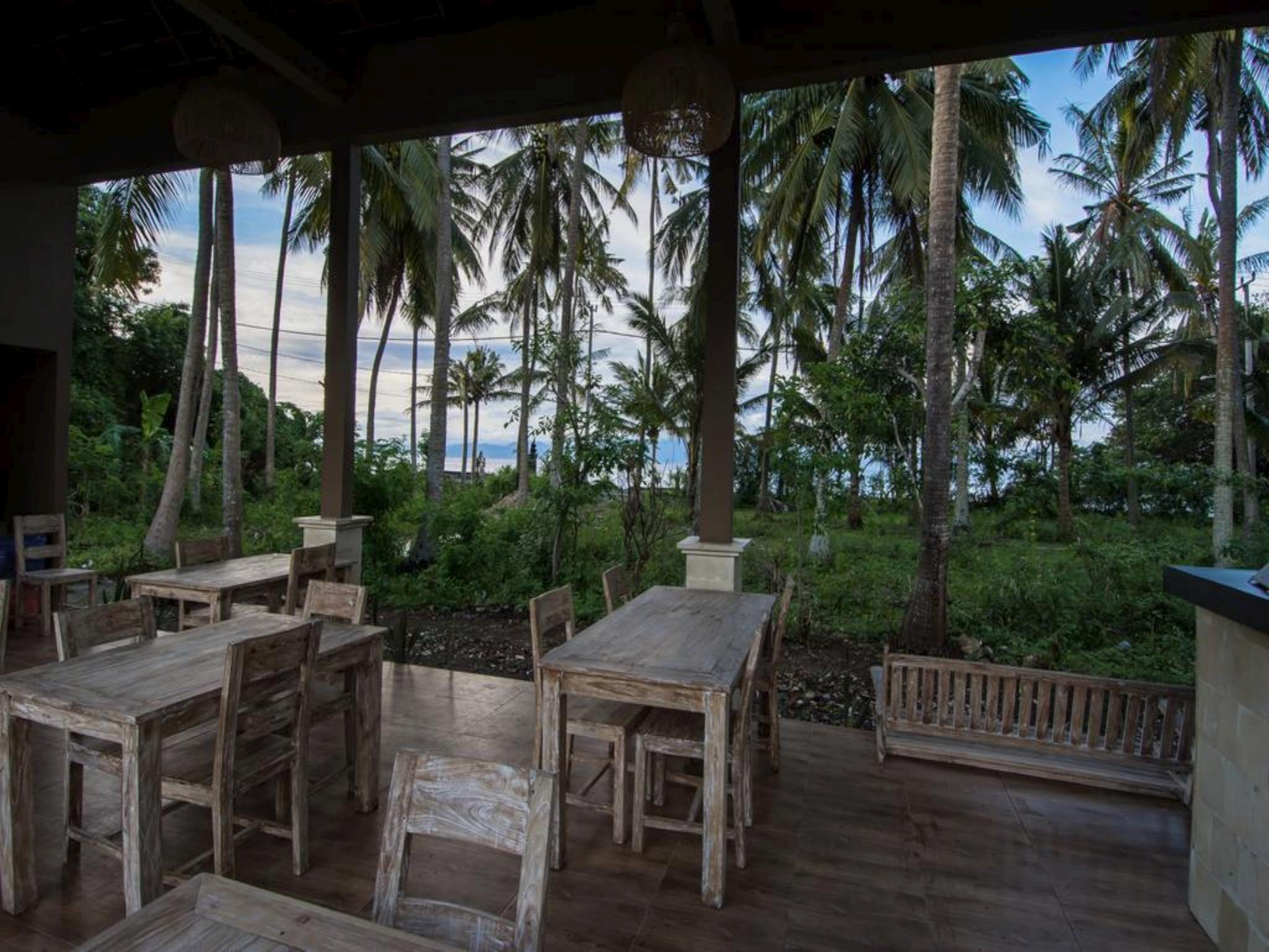 Apit Lawang Villas & Resto