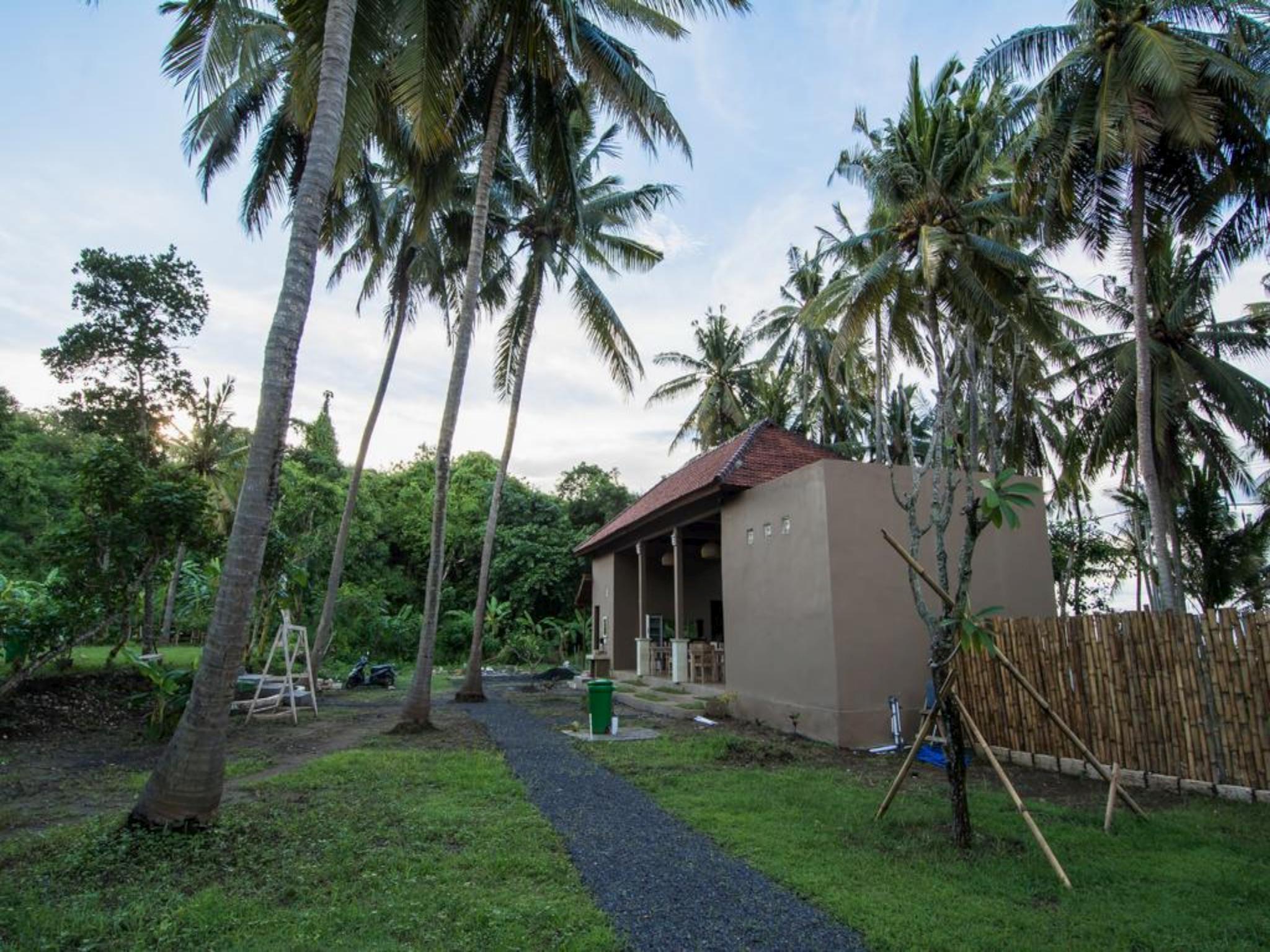 Apit Lawang Villas & Resto