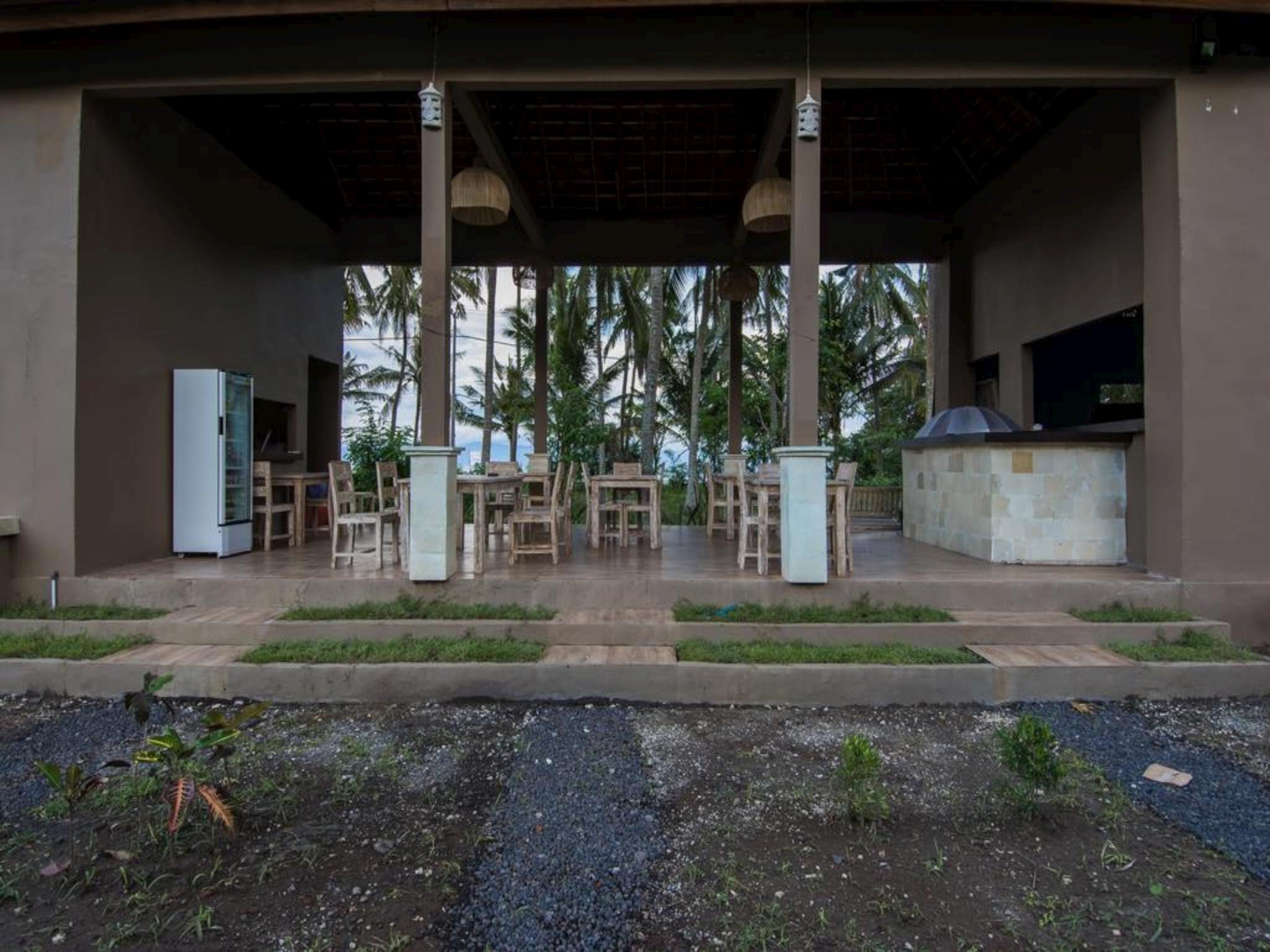 Apit Lawang Villas & Resto
