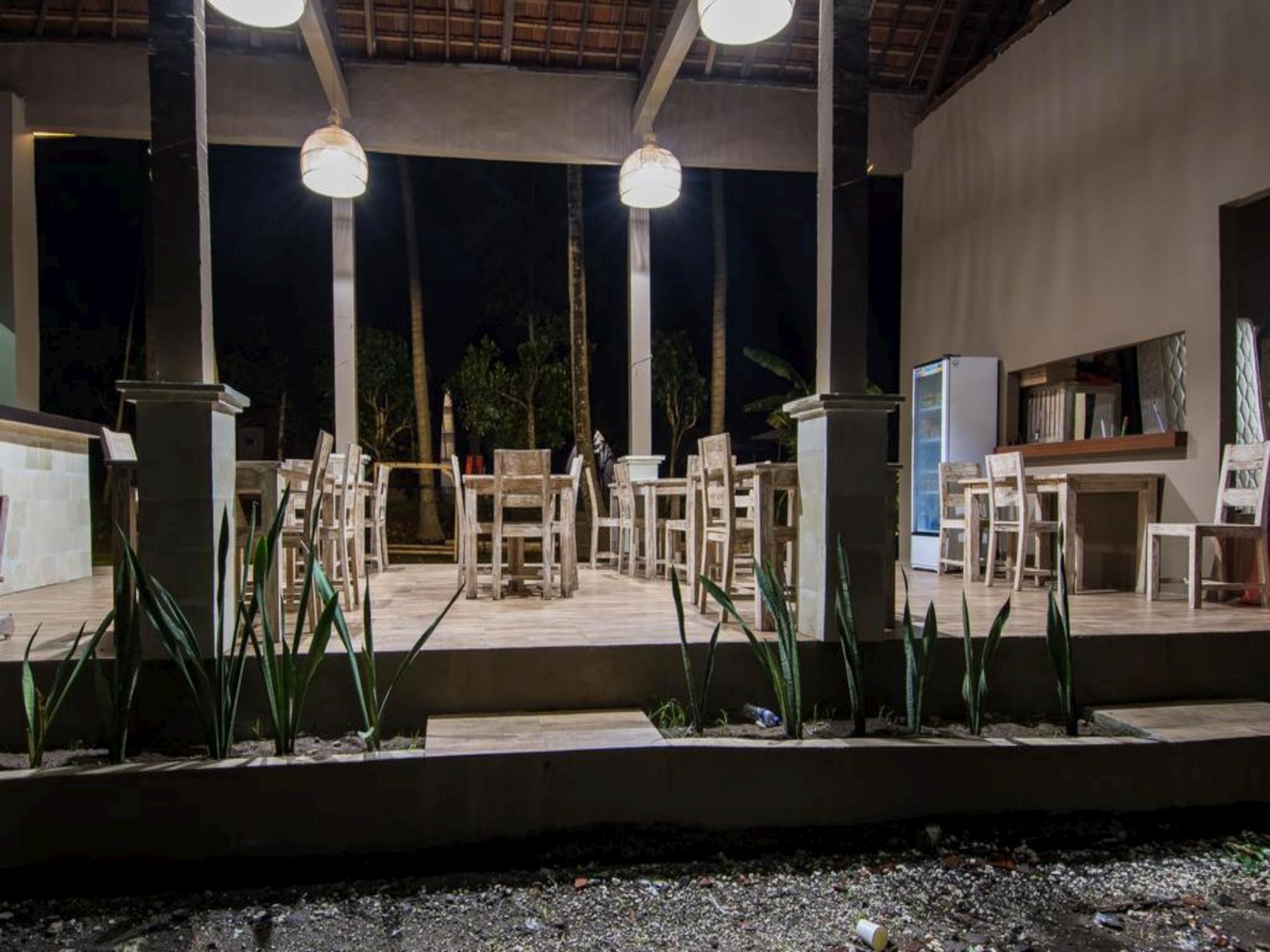 Apit Lawang Villas & Resto