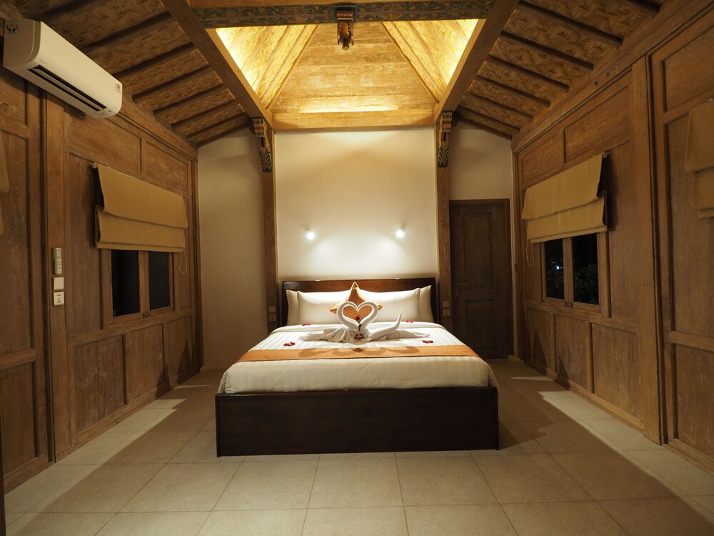 Blue Harbor Beachfront Villas & Resto