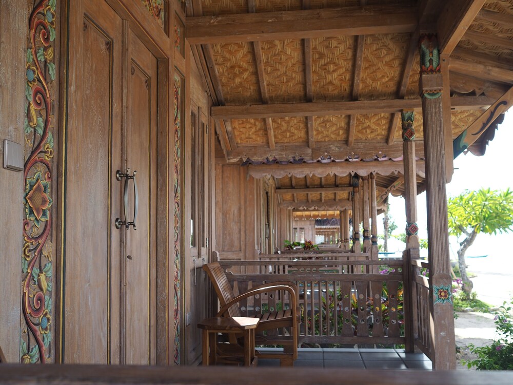 Blue Harbor Beachfront Villas & Resto