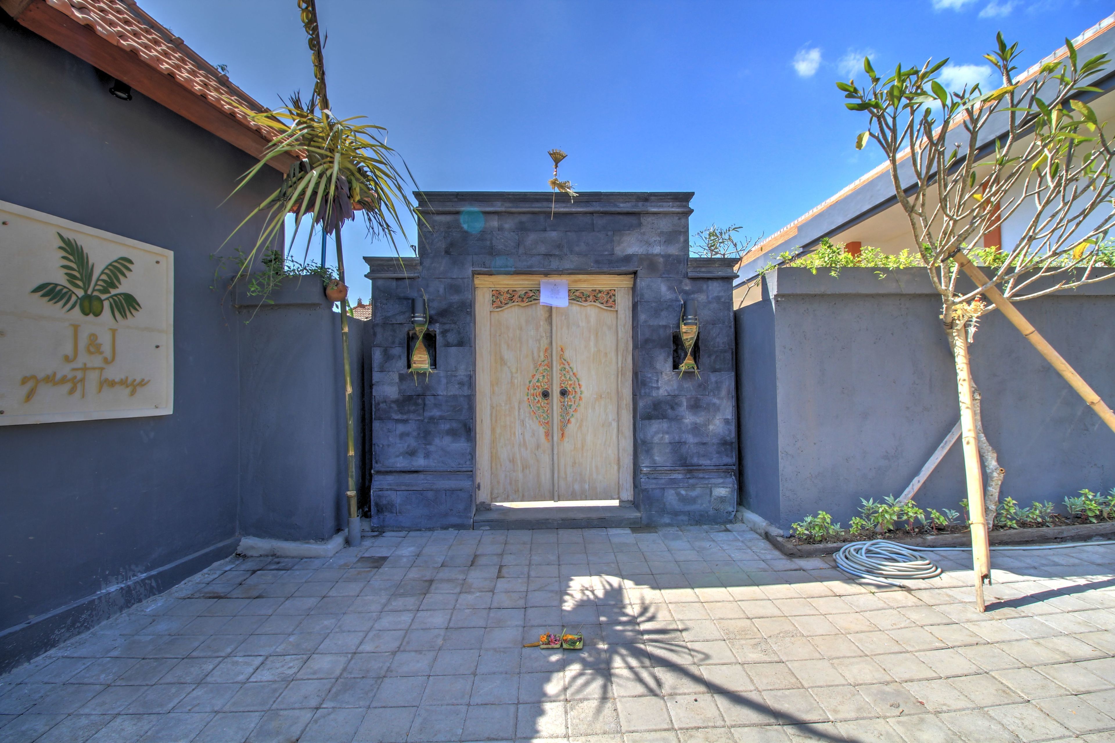 J and J Guest House