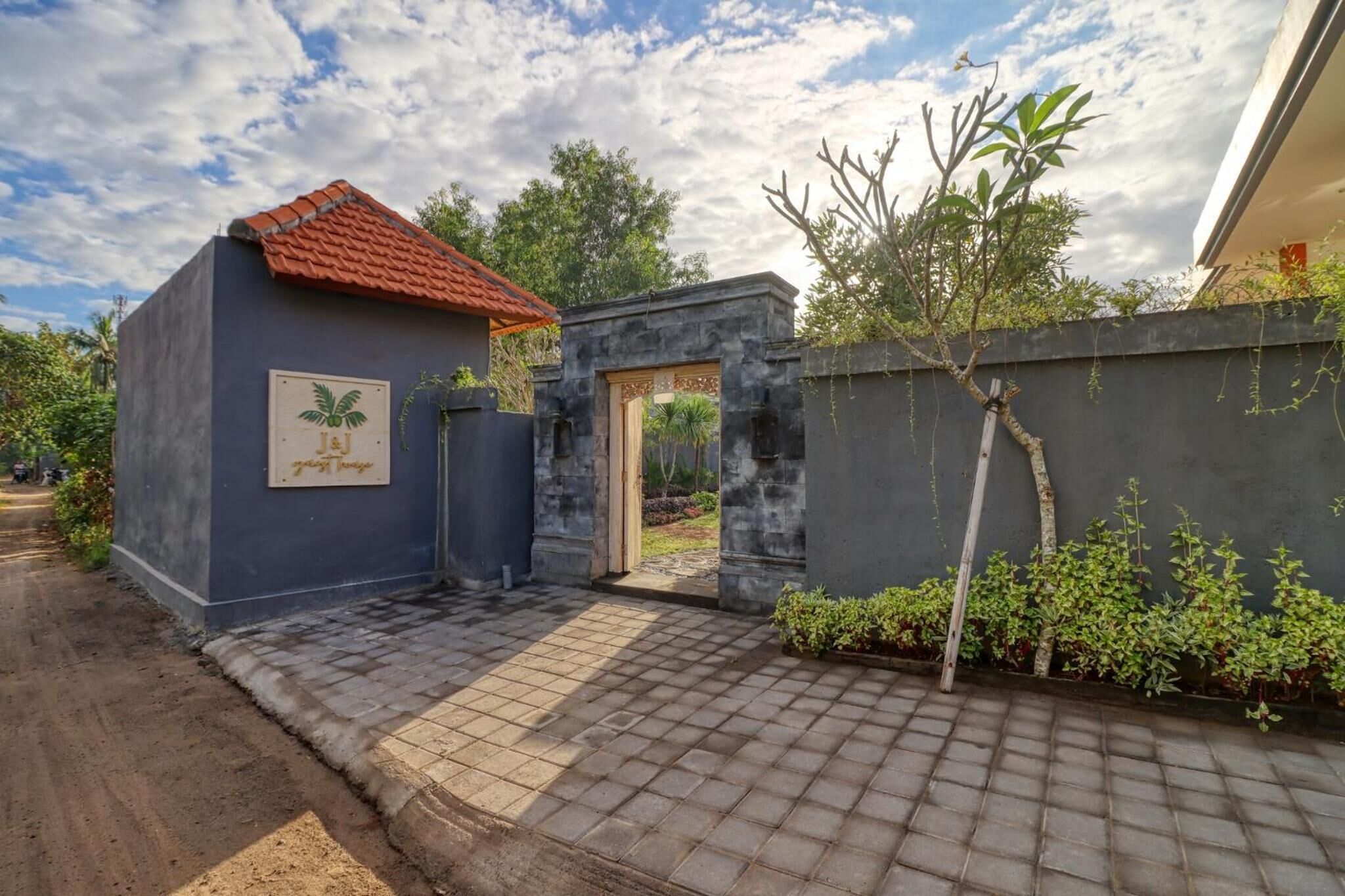 J and J Guest House