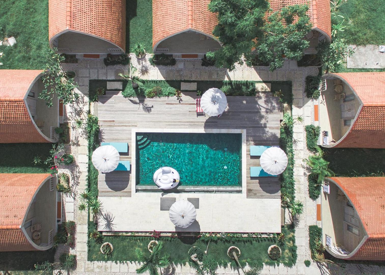 La Roja Bungalows