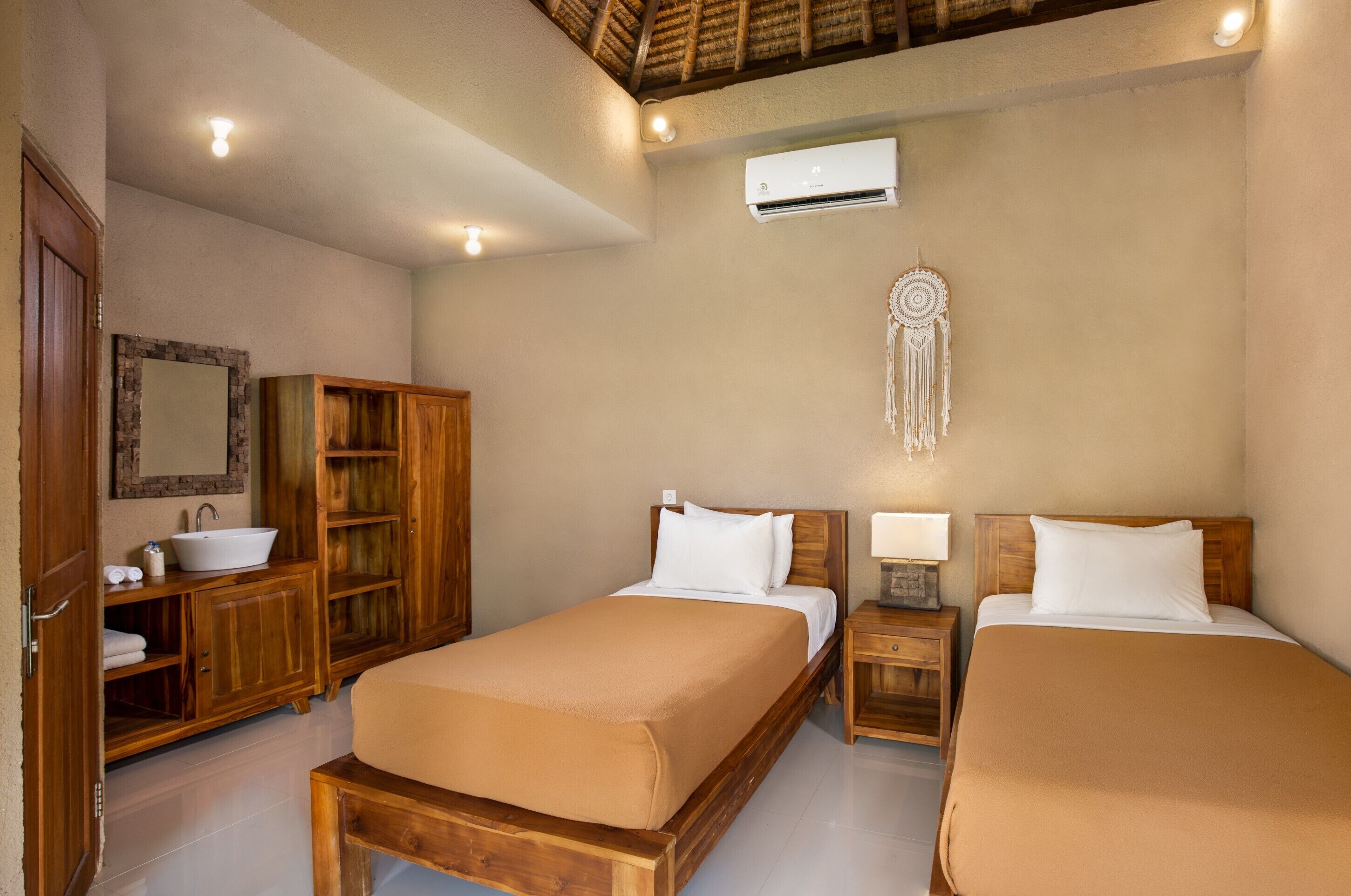 Nusa Majesty Bungalow