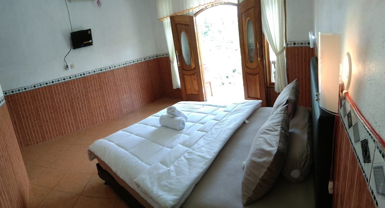 Peaceful Penida Hill Bungalow