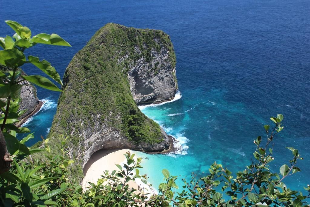 Peaceful Penida Hill Bungalow