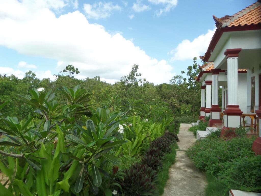 Peaceful Penida Hill Bungalow