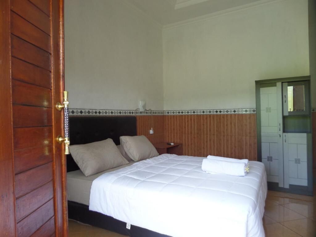 Peaceful Penida Hill Bungalow