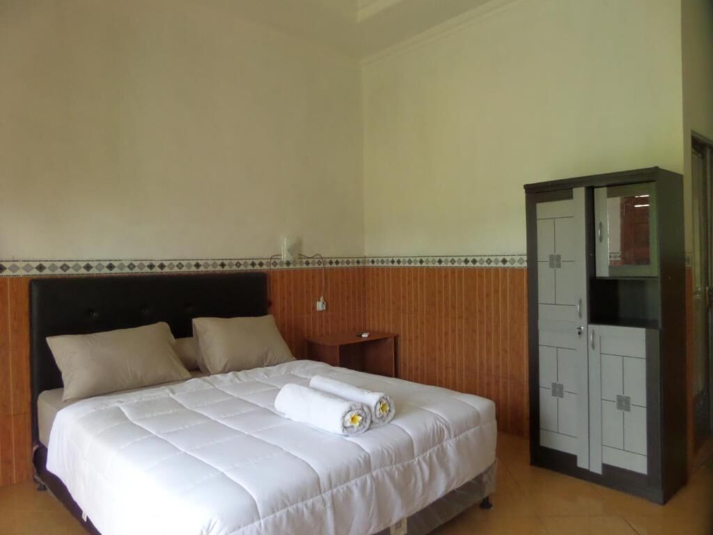 Peaceful Penida Hill Bungalow
