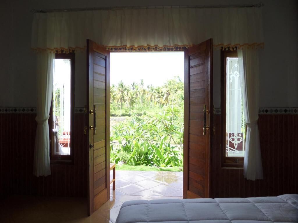 Peaceful Penida Hill Bungalow
