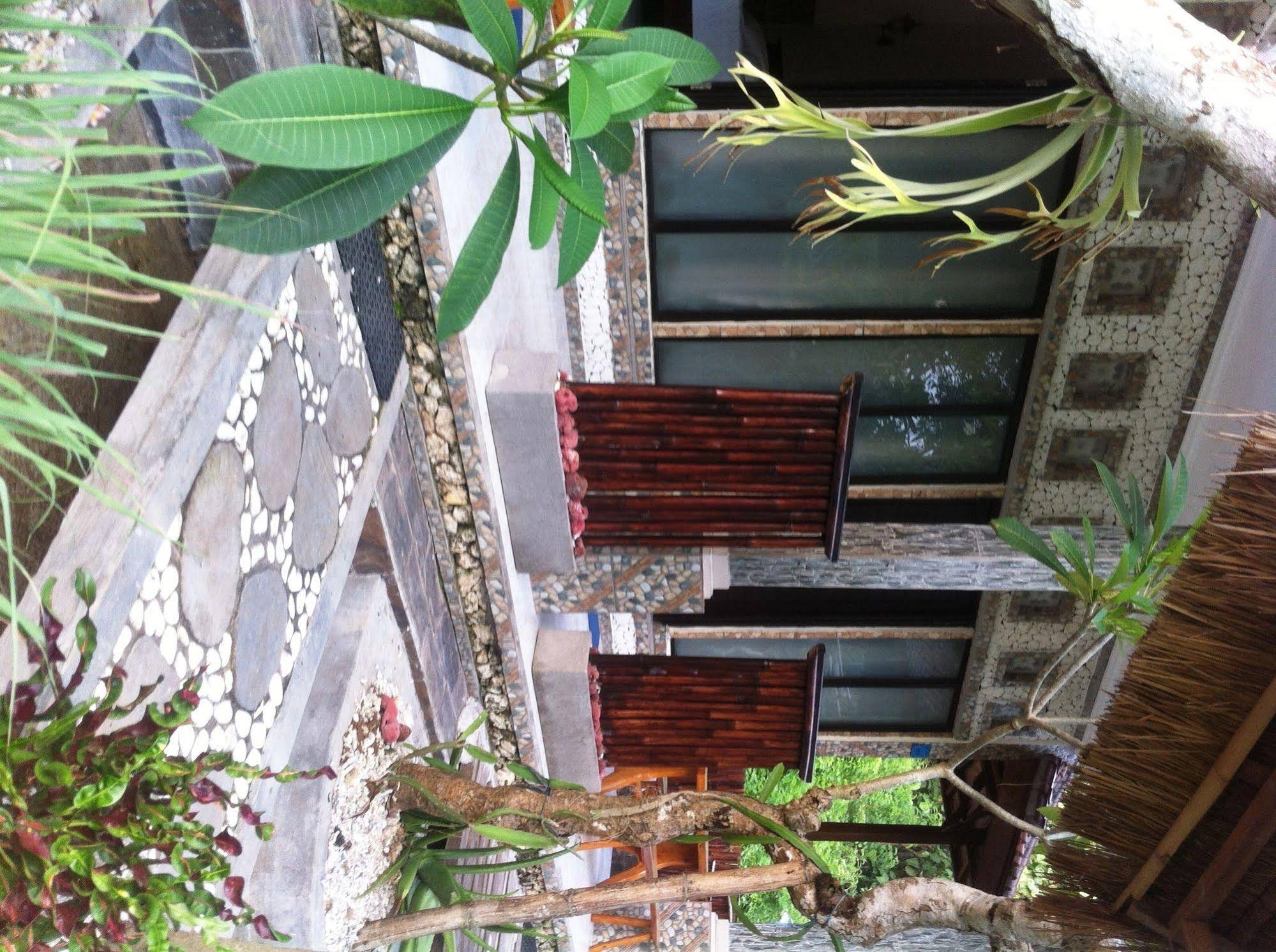 Villa Green House