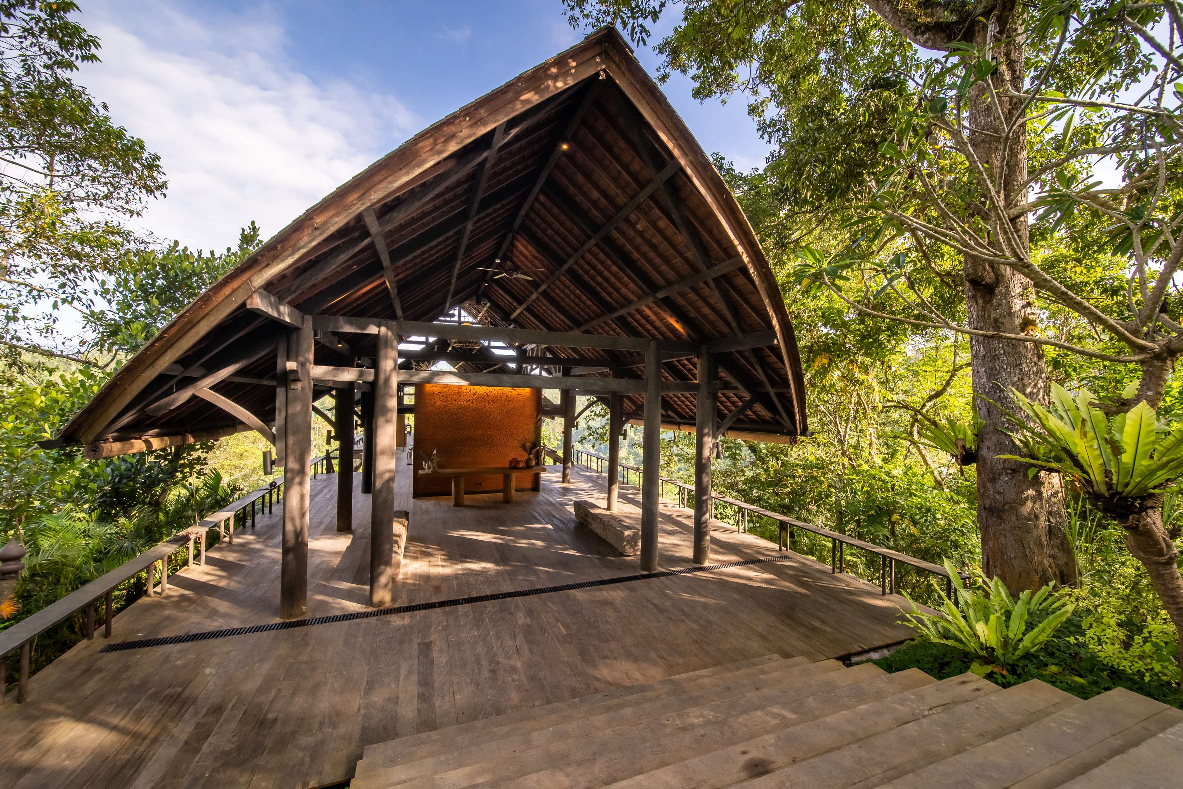 Buahan, A Banyan Tree Escape