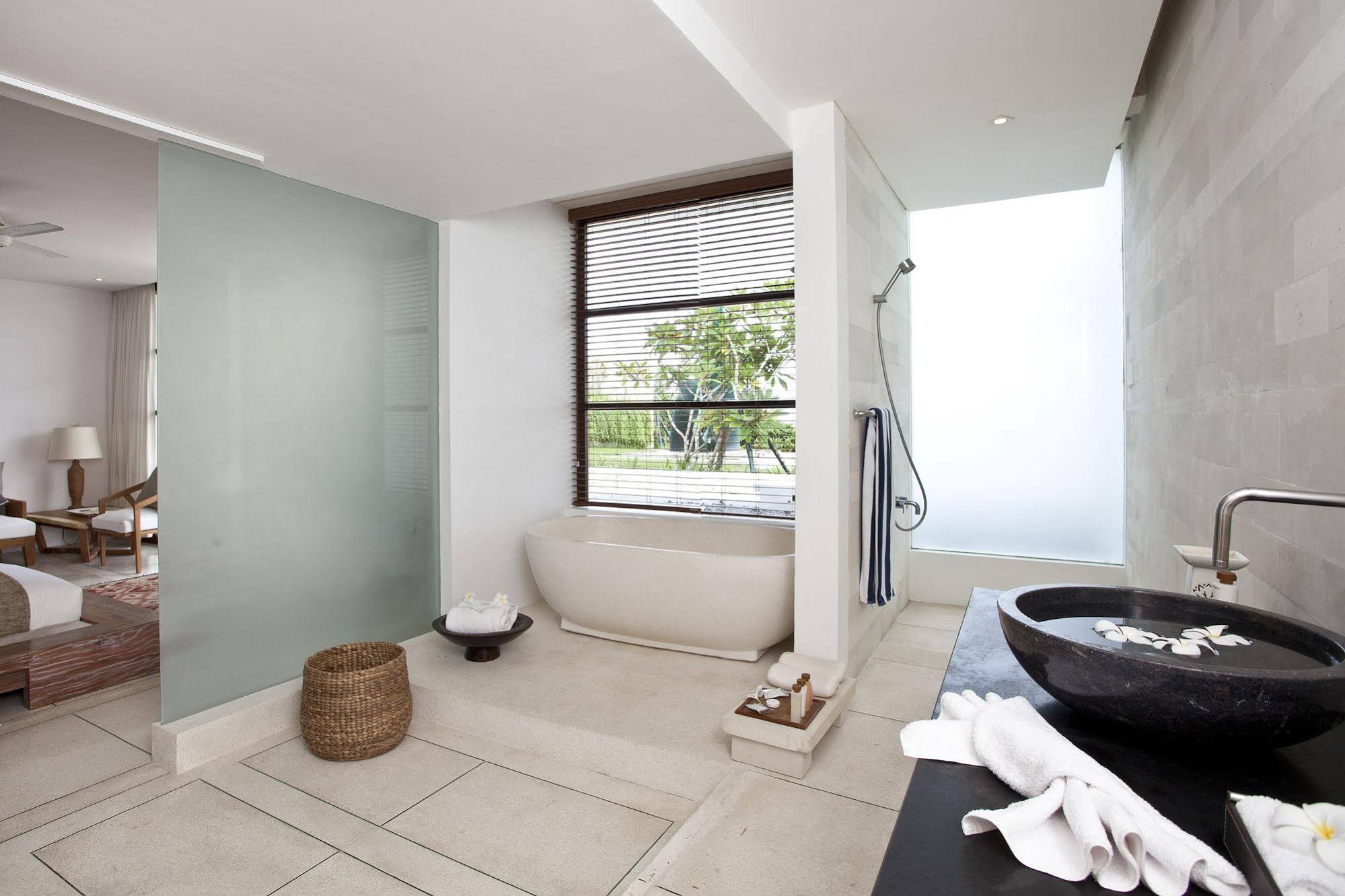 Nomina Villas