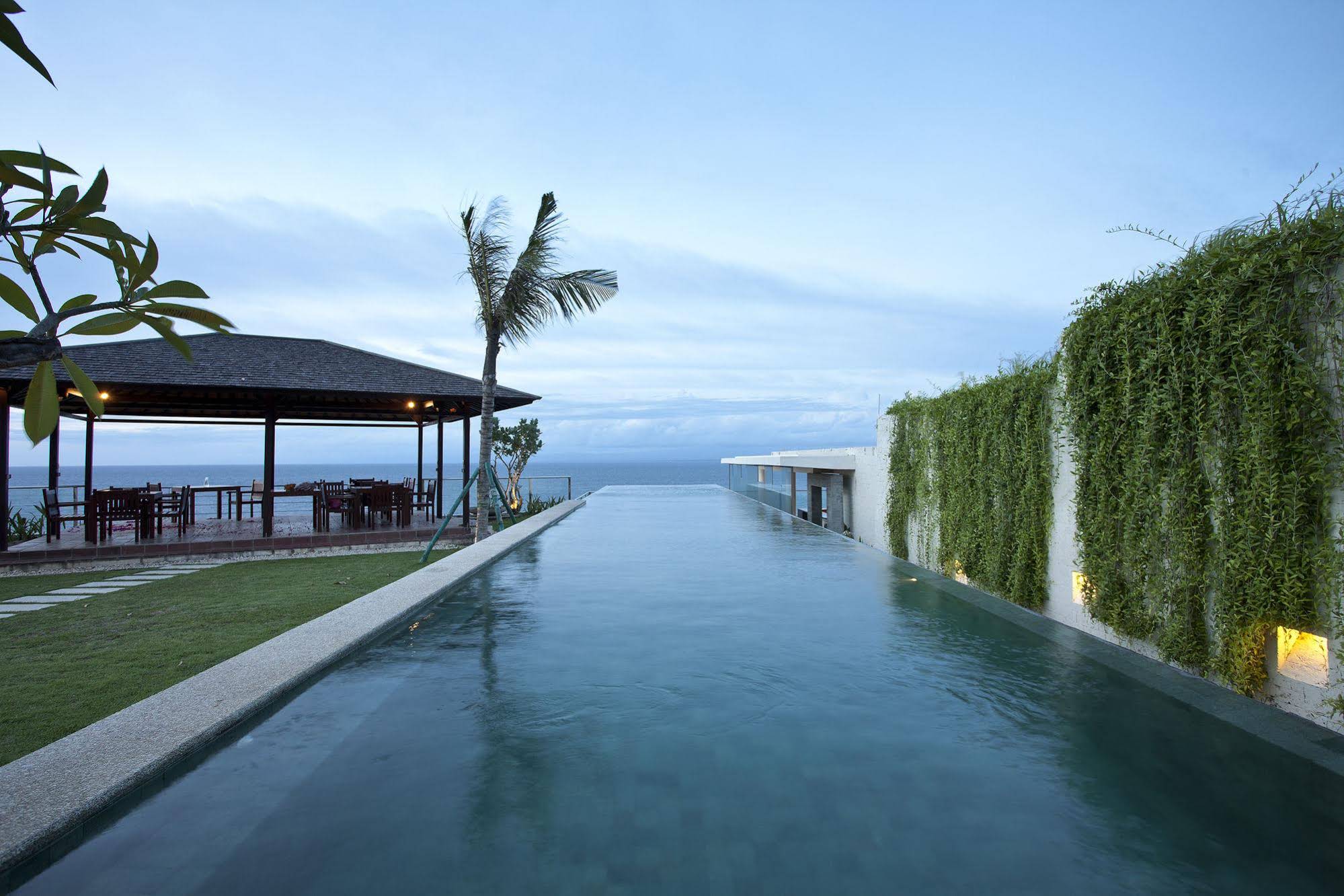 Nomina Villas