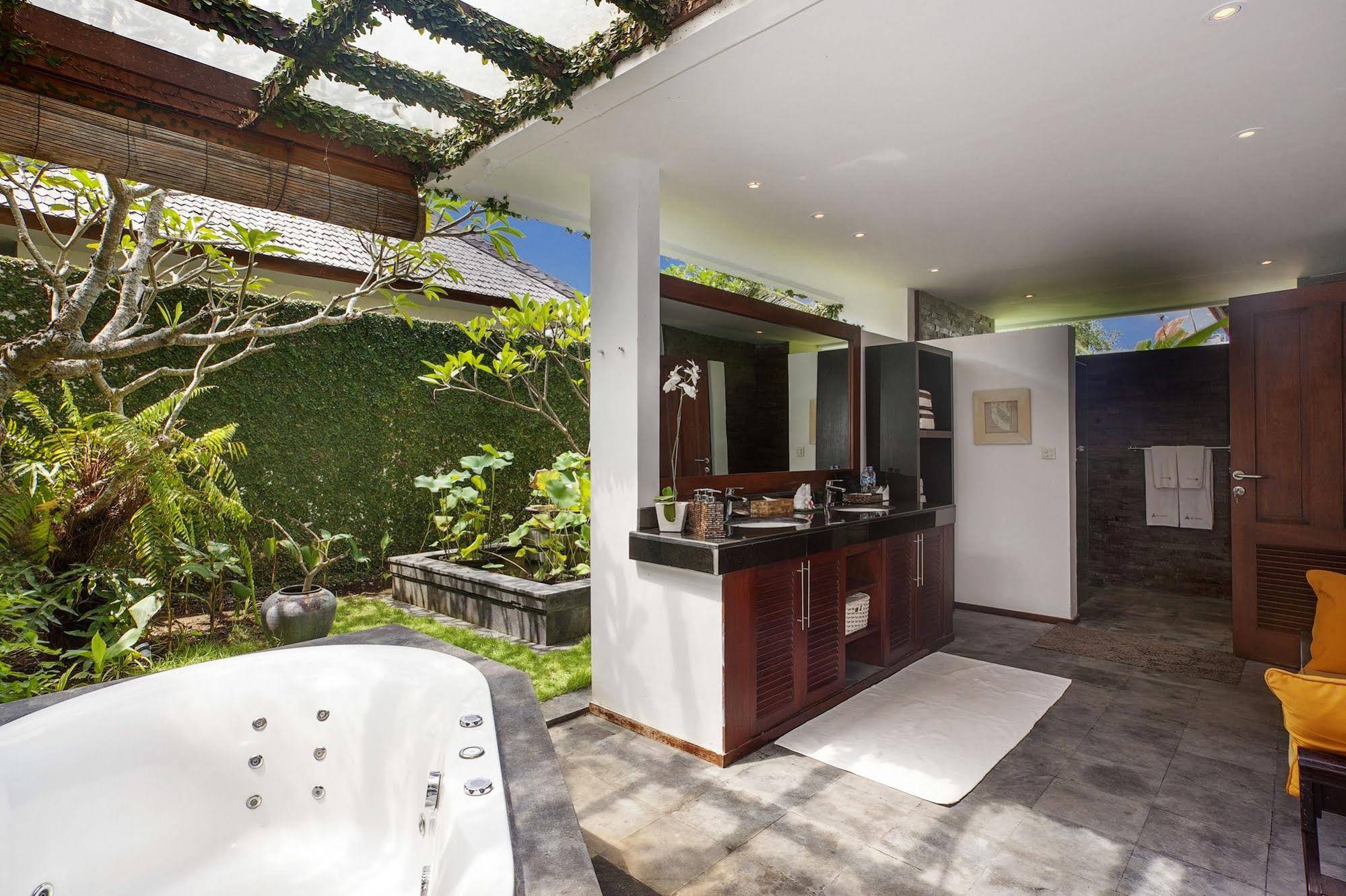 The Sanctus Villa