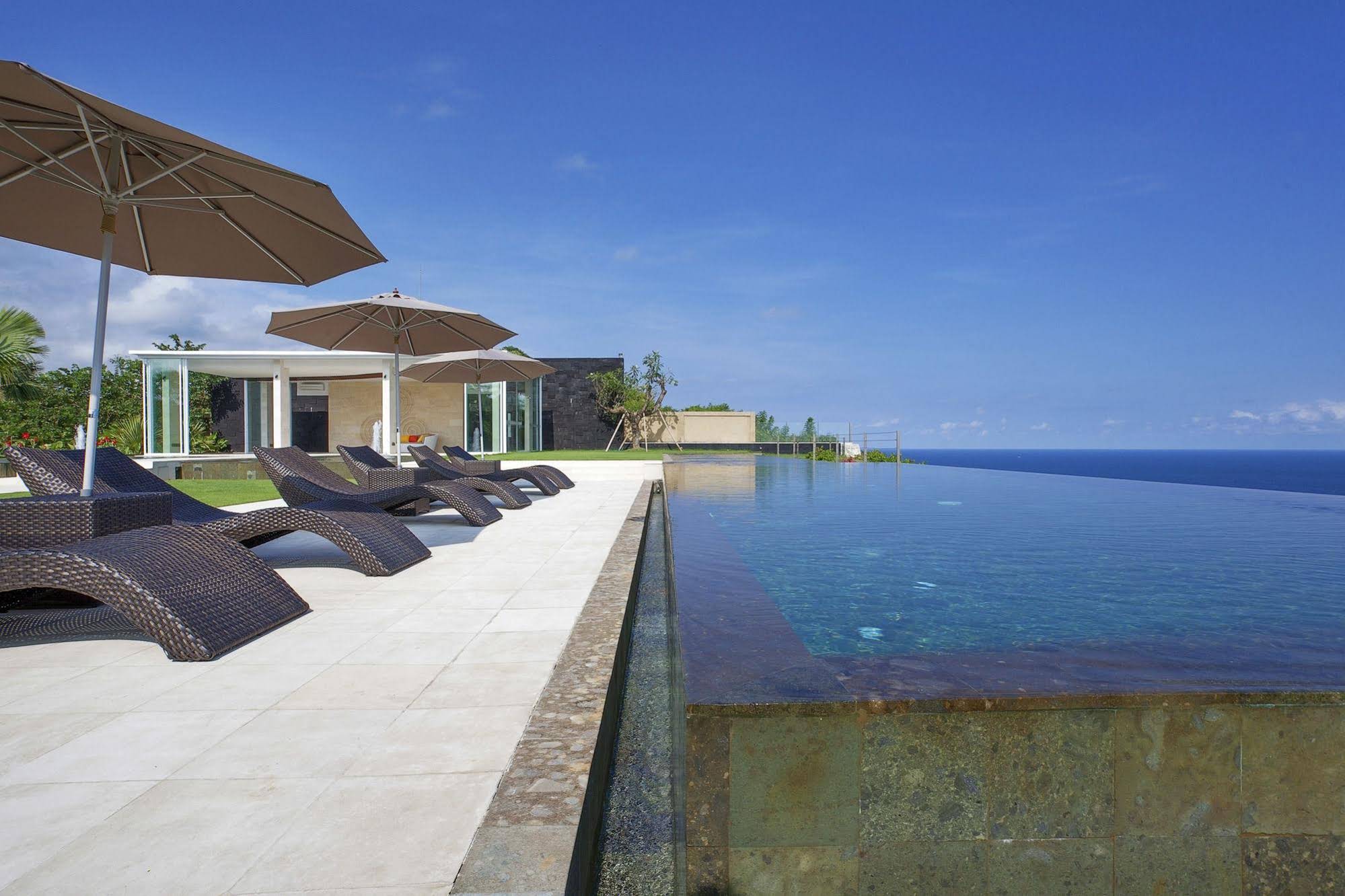 The Sanctus Villa