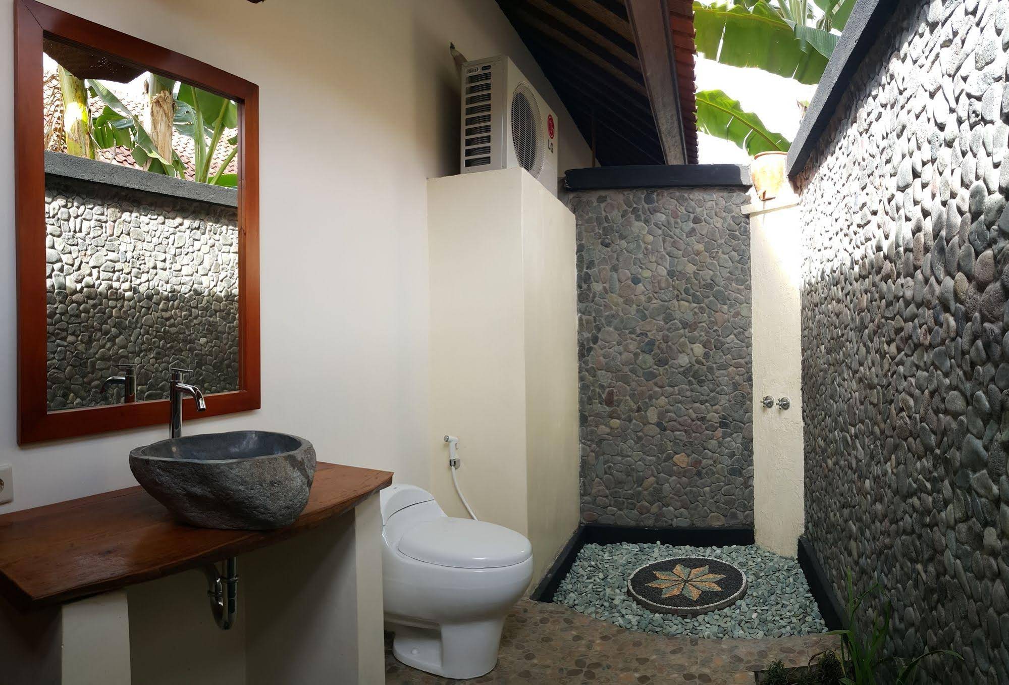 Mango Tree Inn