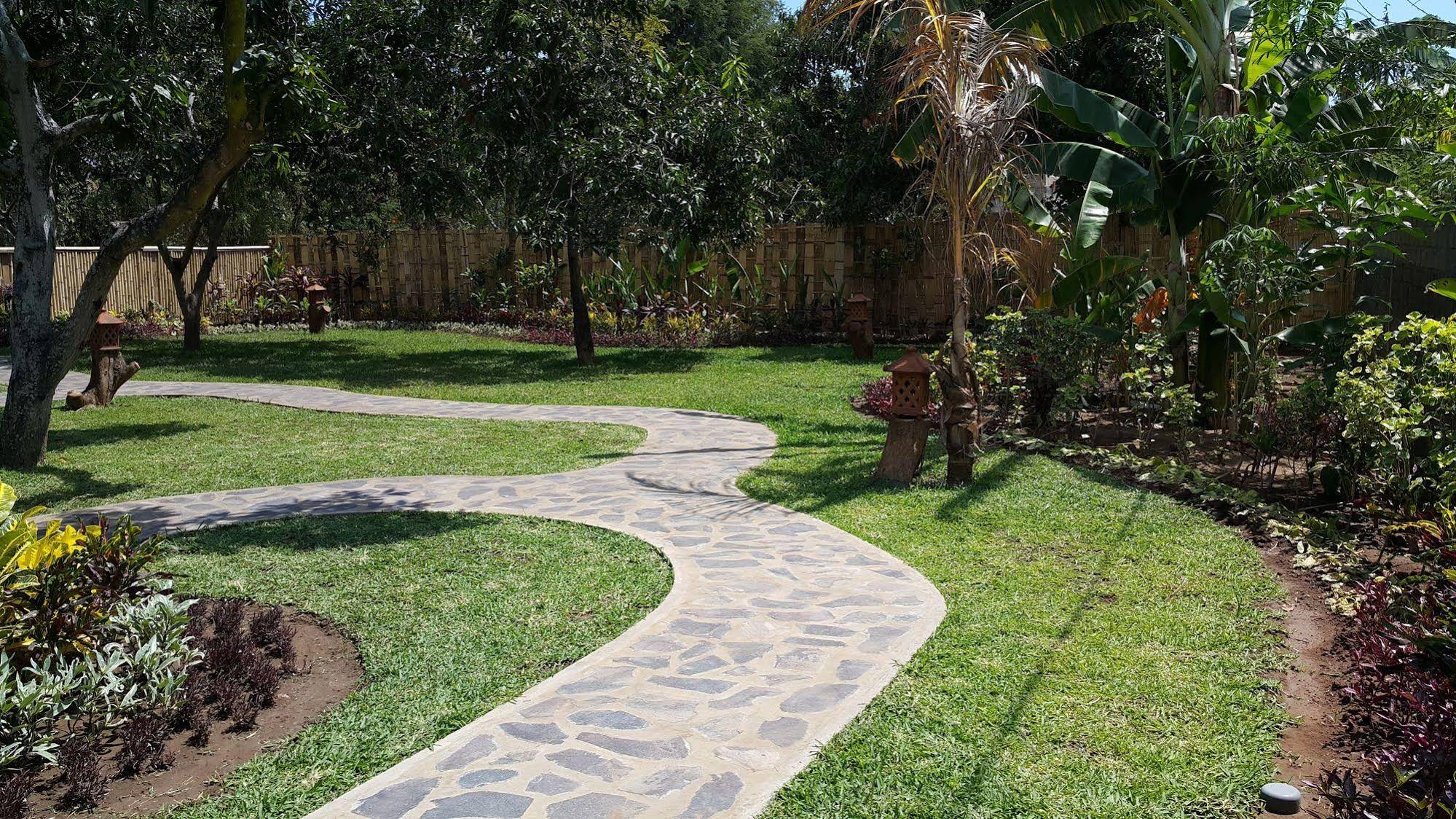 Mango Tree Inn