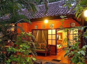 Pondok Sari Beach & Spa Resort