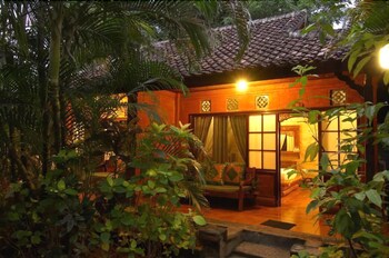 Pondok Sari Beach & Spa Resort
