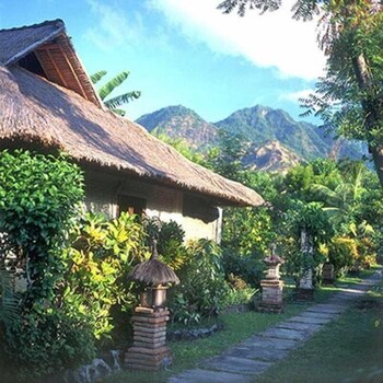 Pondok Sari Beach & Spa Resort