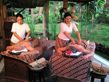 Pondok Sari Beach & Spa Resort