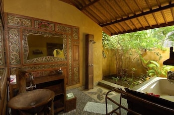 Pondok Sari Beach & Spa Resort