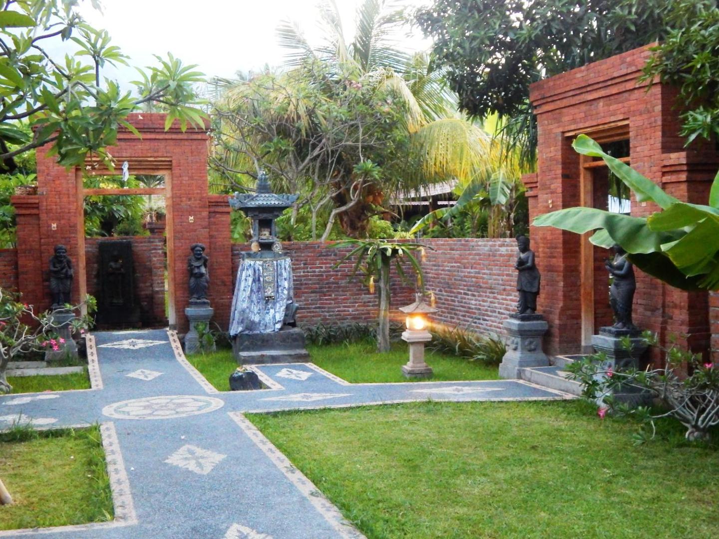 Suka Sari Cottages