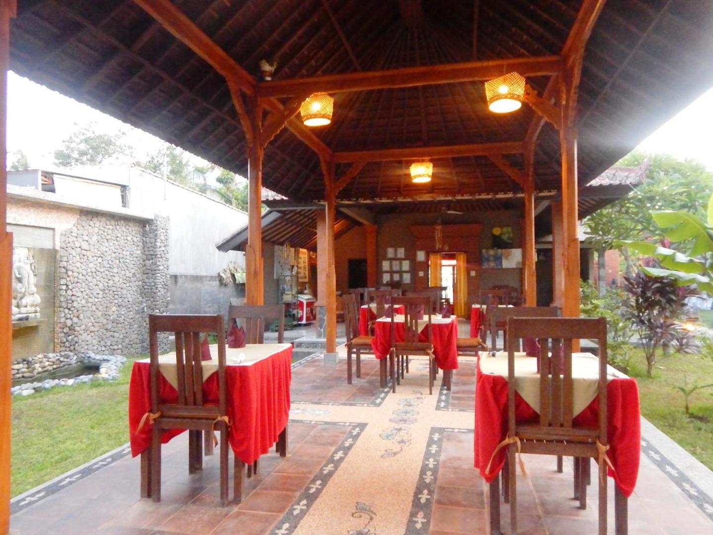 Suka Sari Cottages