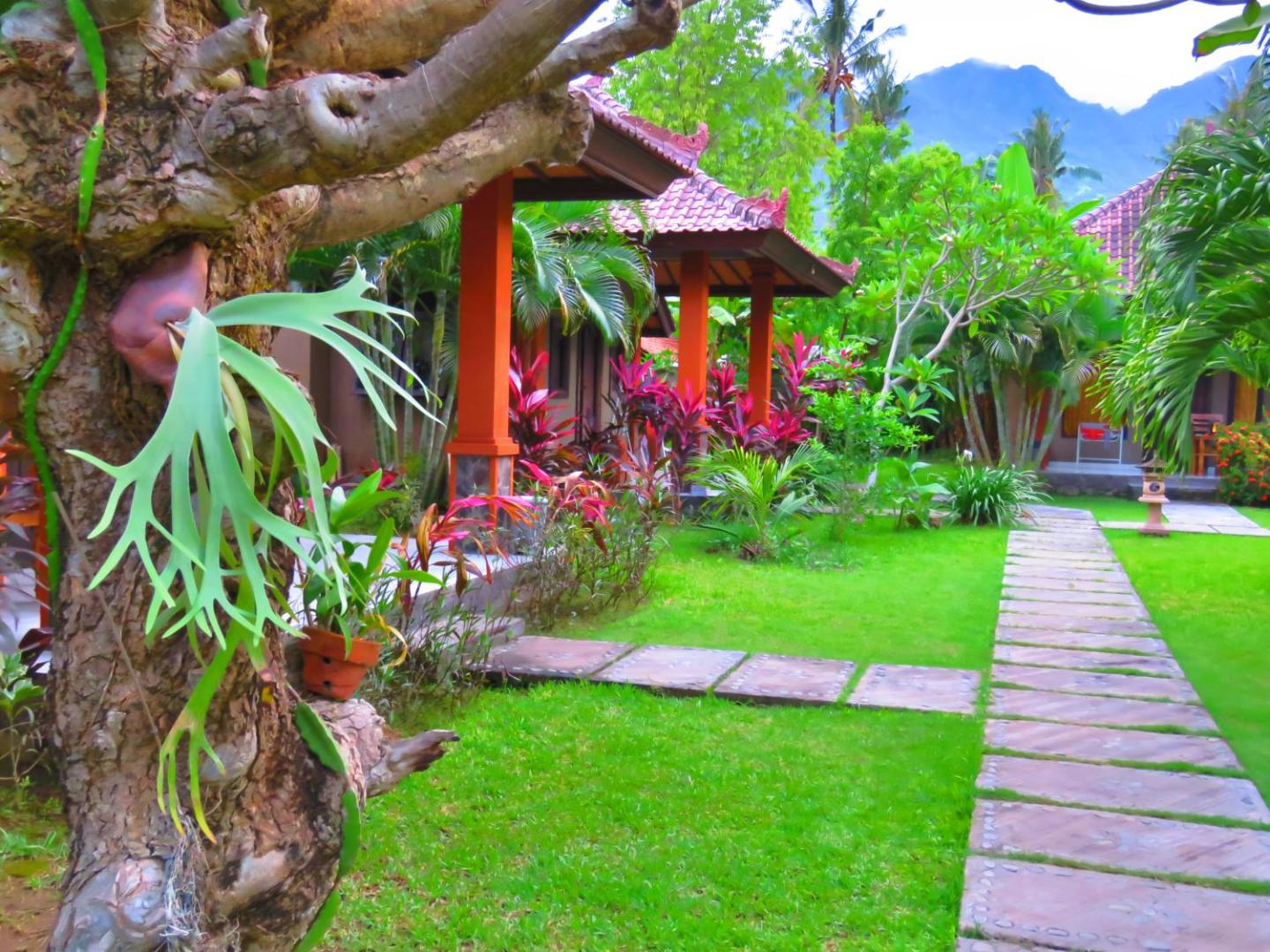 Suka Sari Cottages
