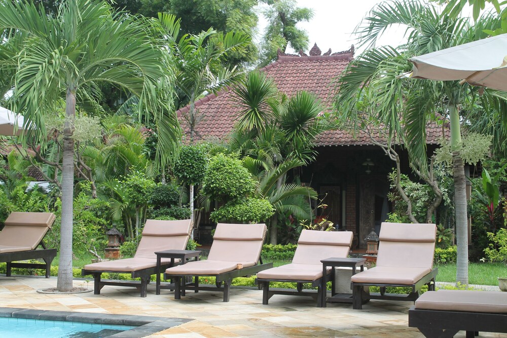Tirta Sari Bungalows