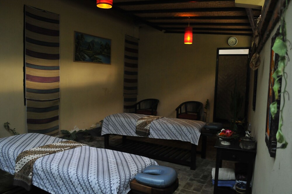 Tirta Sari Bungalows