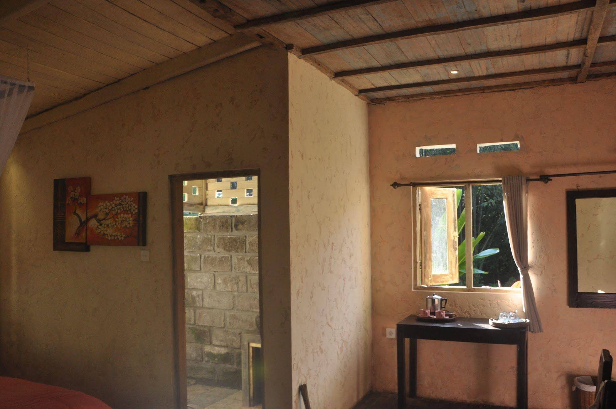Tepi Sawah Lodge