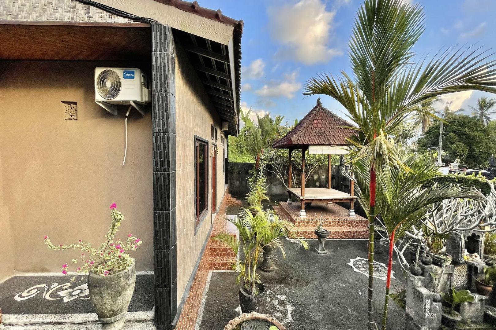 Mongan Homestay Beside The Belulang Hot Spring