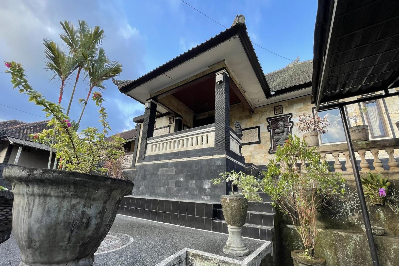 Mongan Homestay Beside The Belulang Hot Spring