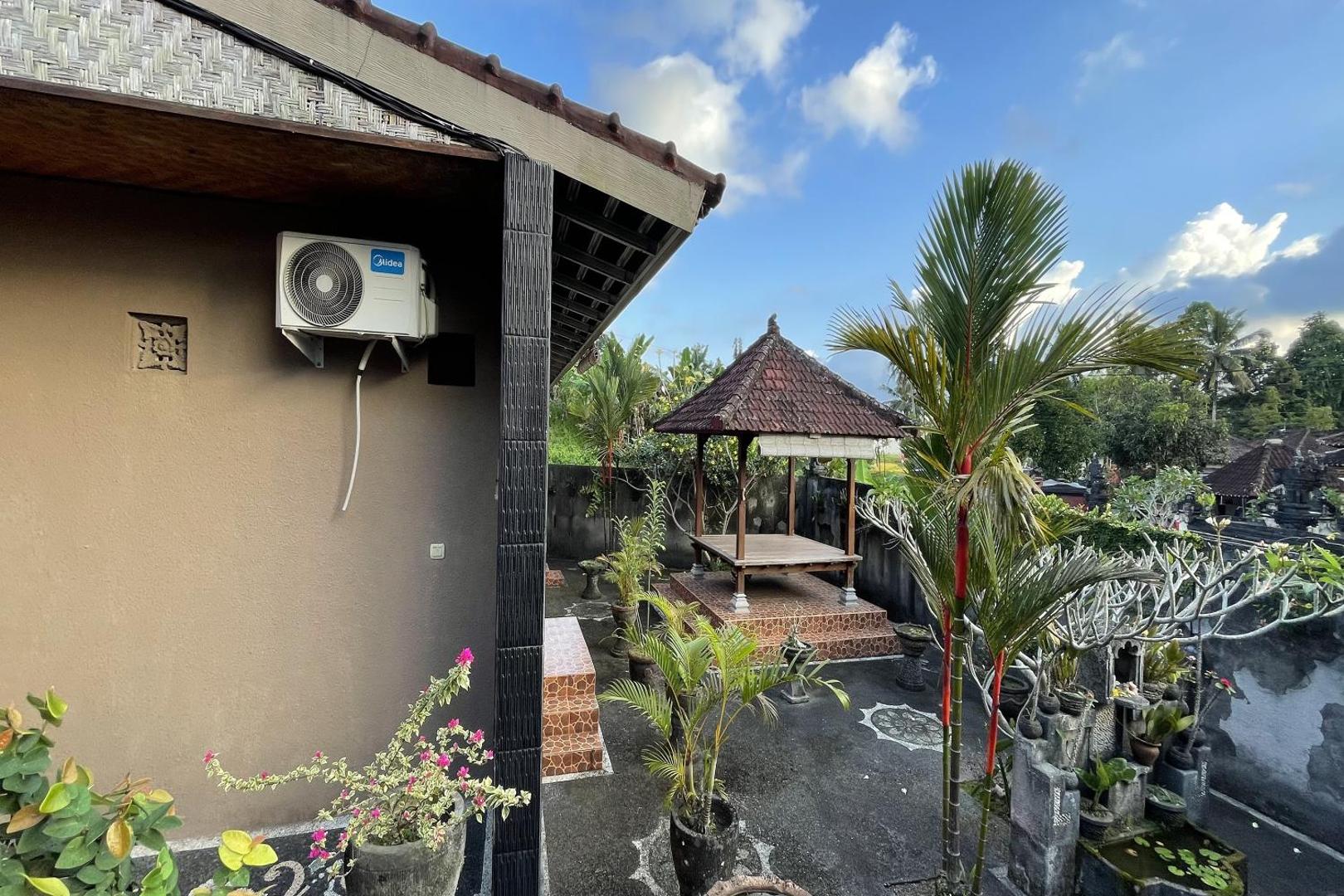 Mongan Homestay Beside The Belulang Hot Spring