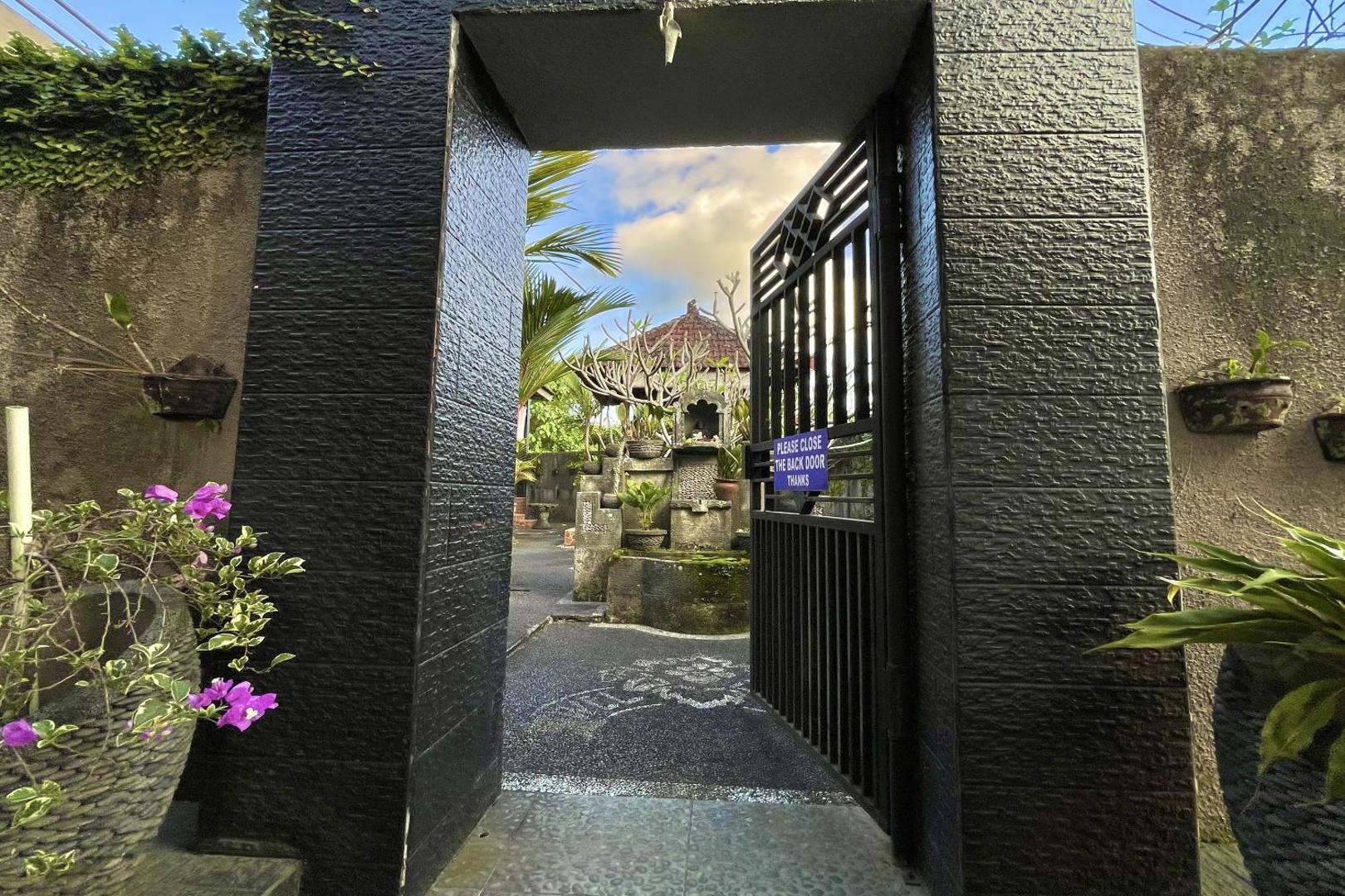 Mongan Homestay Beside The Belulang Hot Spring