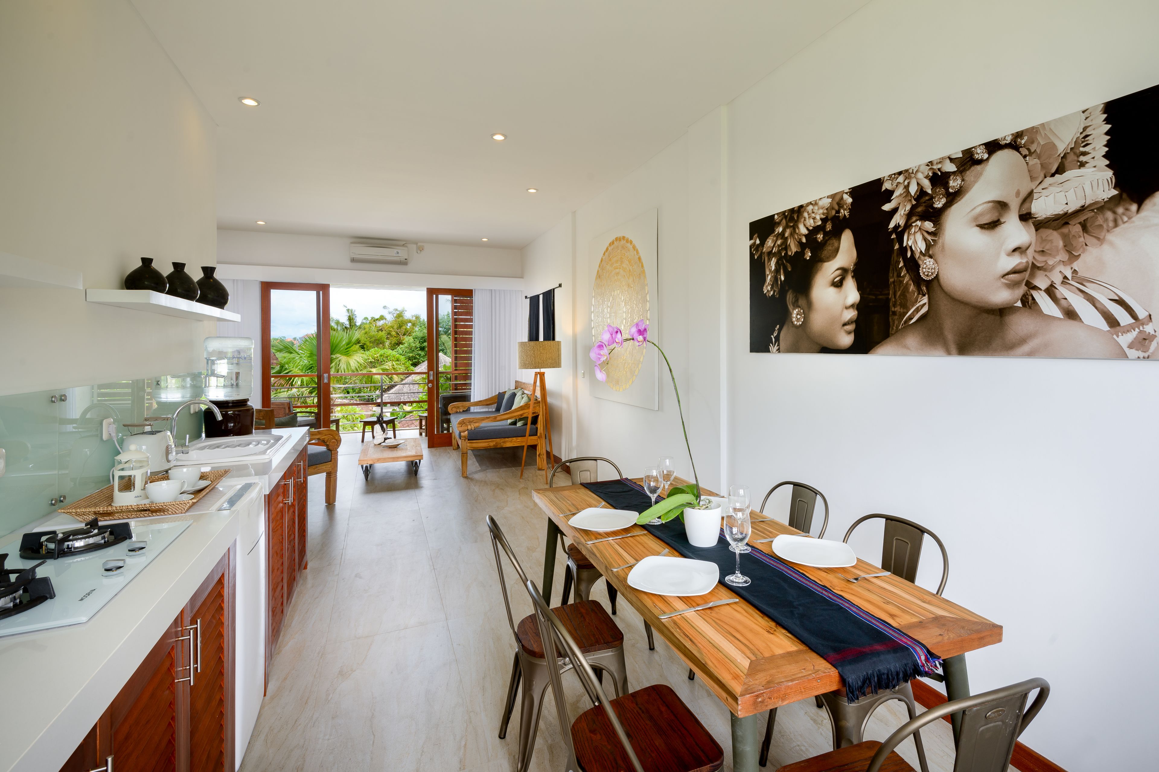 Echo Beach Villa & Apartment