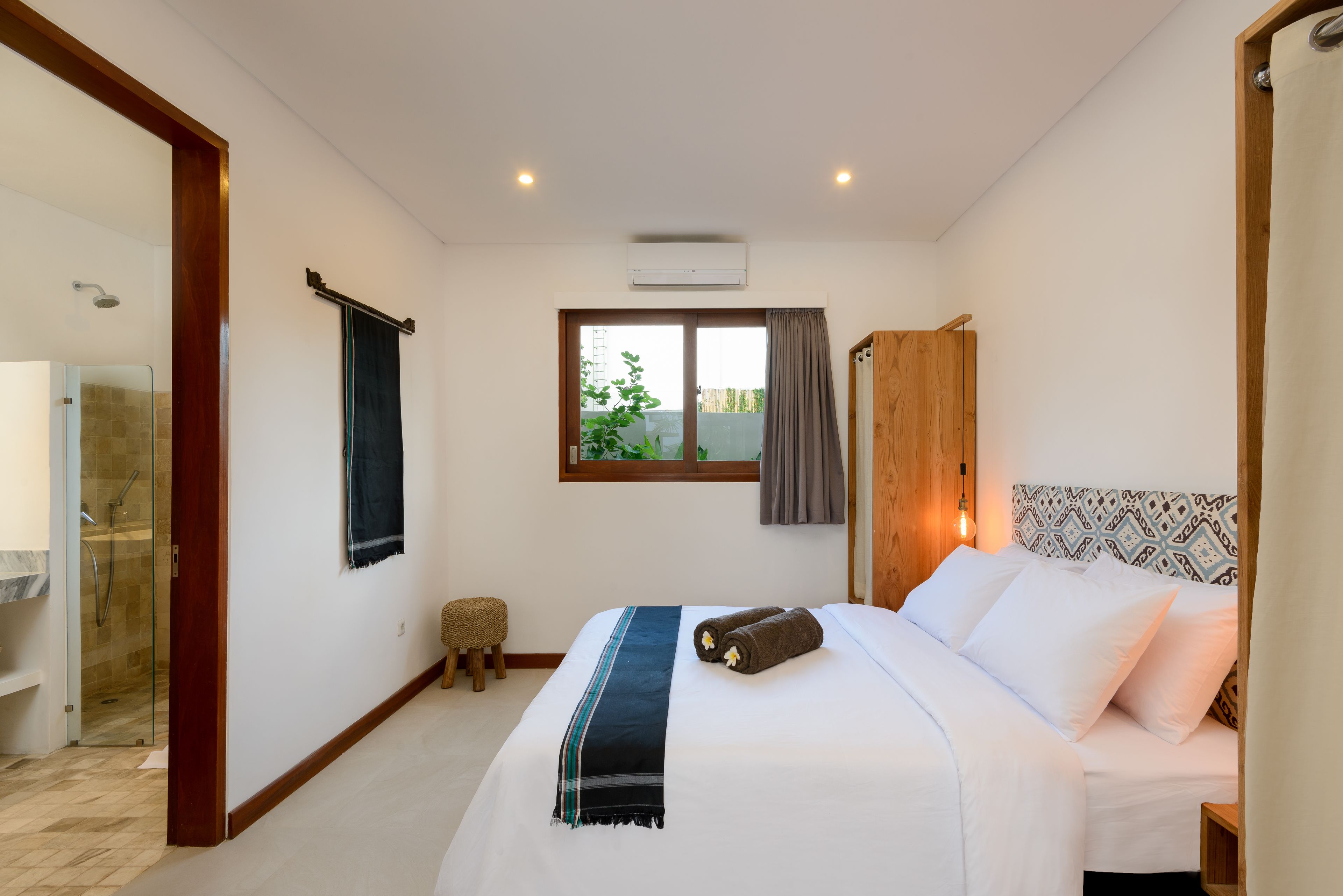 Echo Beach Villa & Apartment