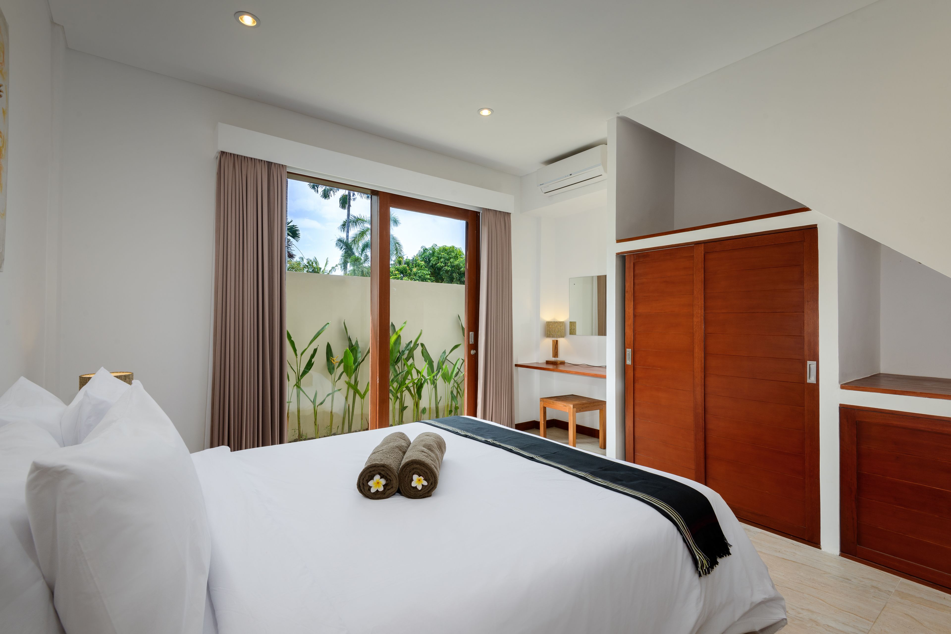 Echo Beach Villa & Apartment