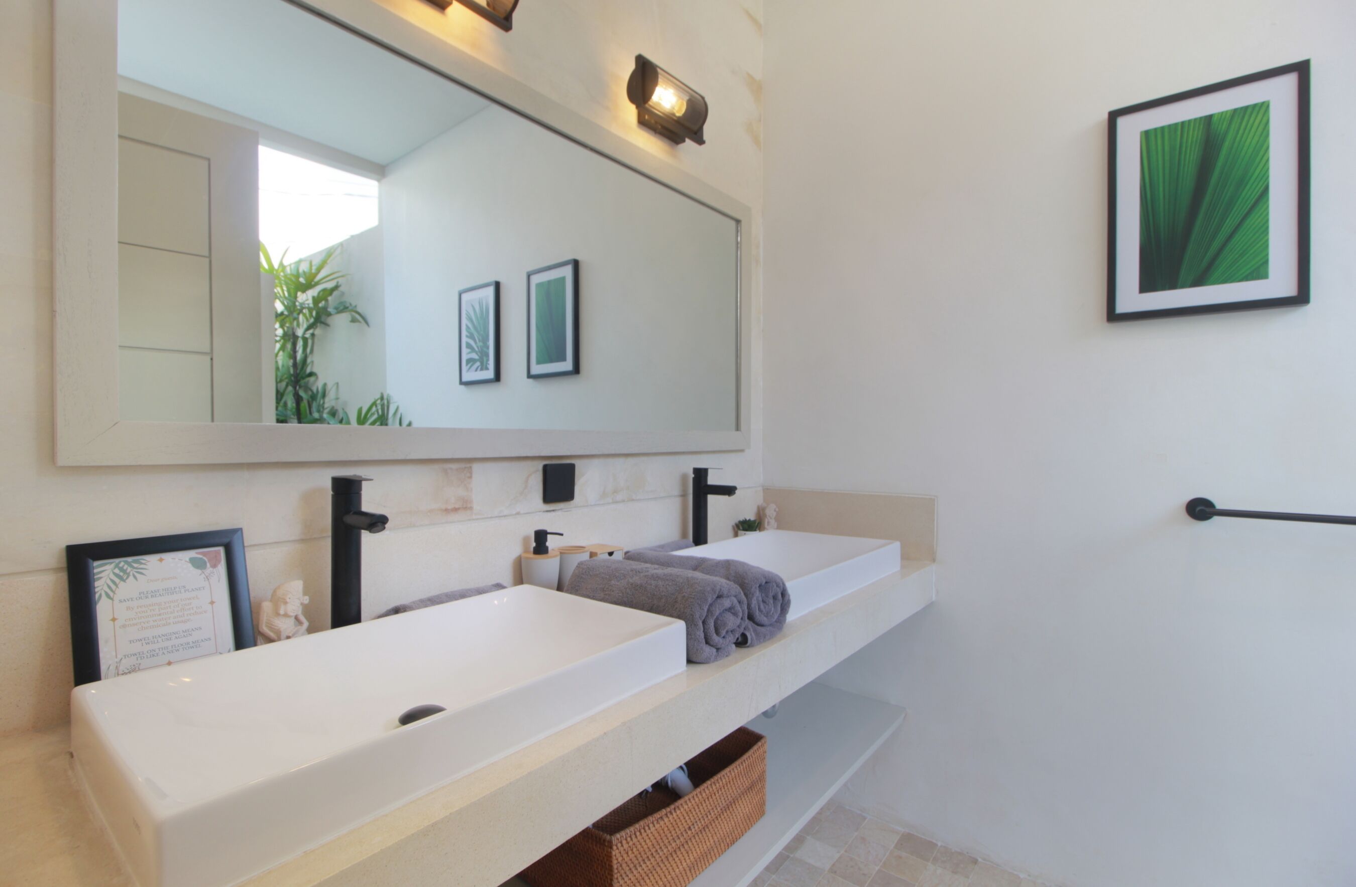 Echo Beach Villa & Apartment