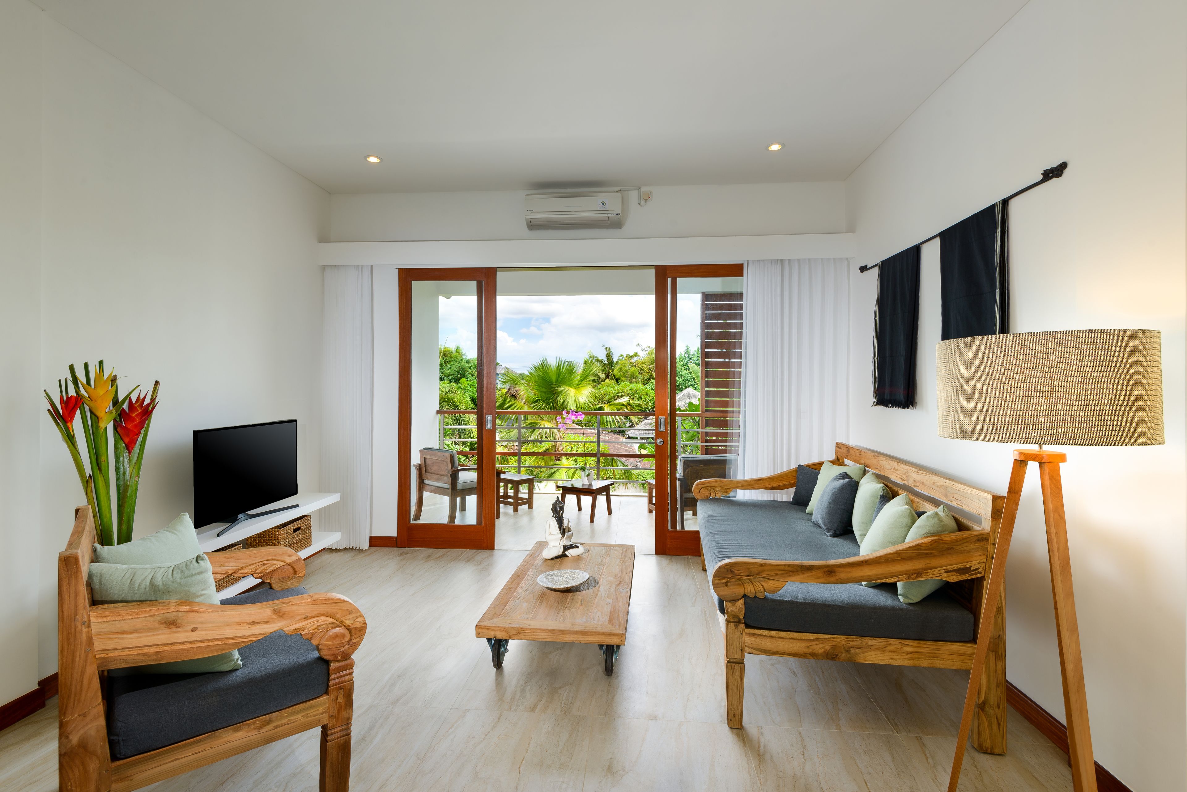 Echo Beach Villa & Apartment