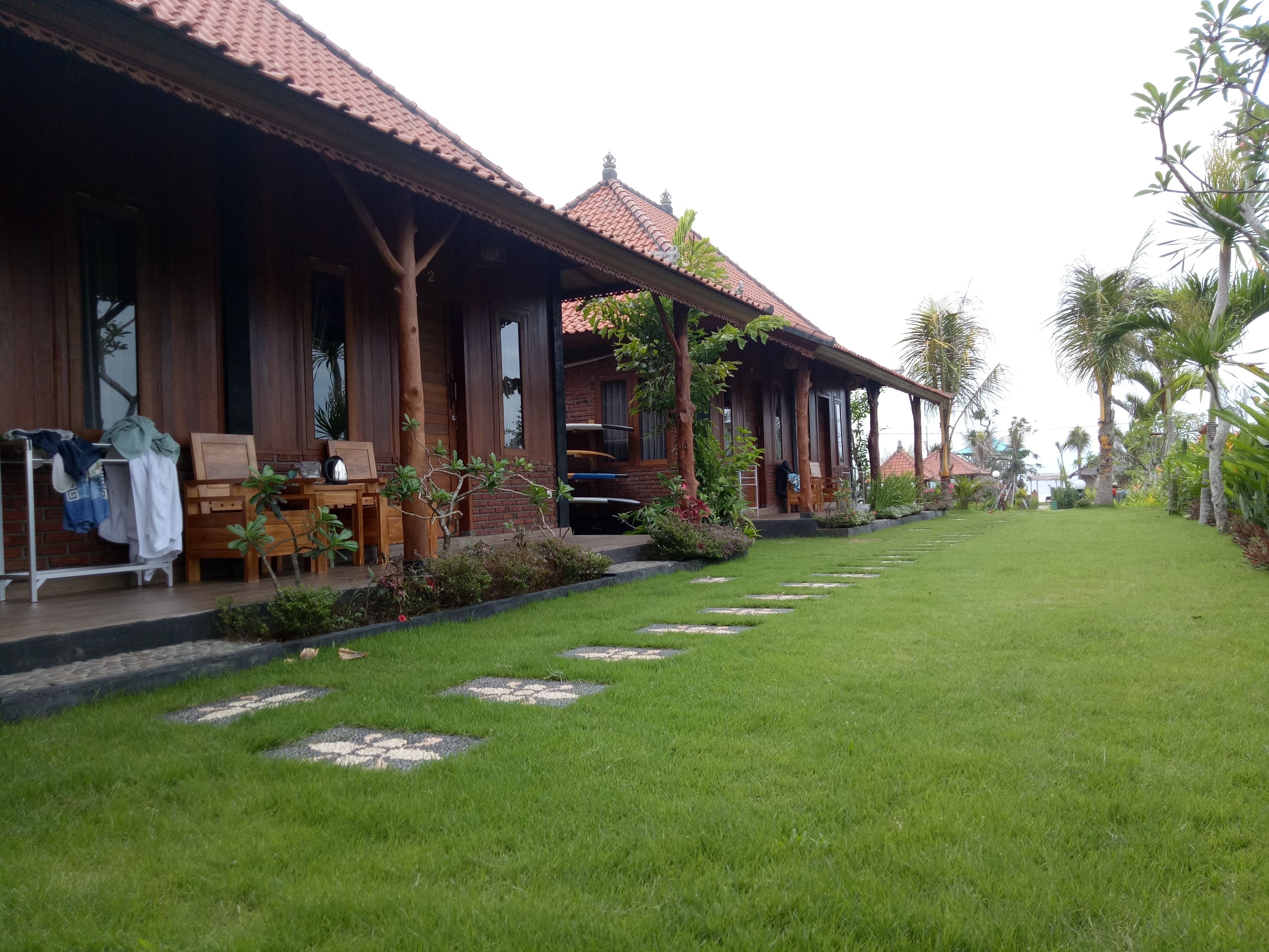 Emir Surfcamp