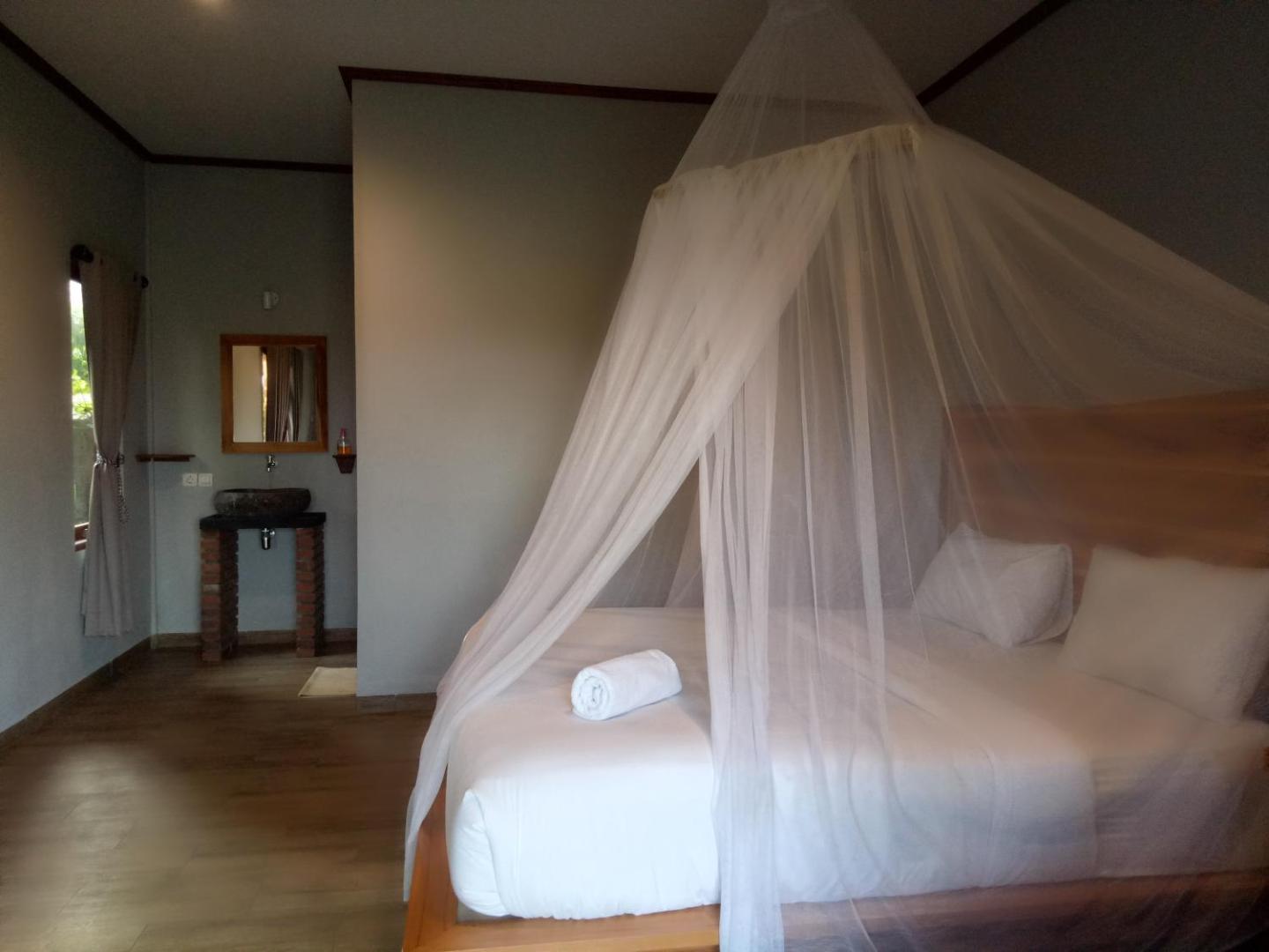Emir Surfcamp