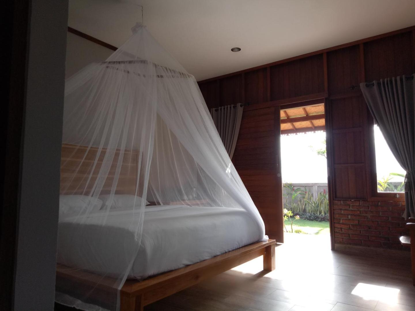 Emir Surfcamp